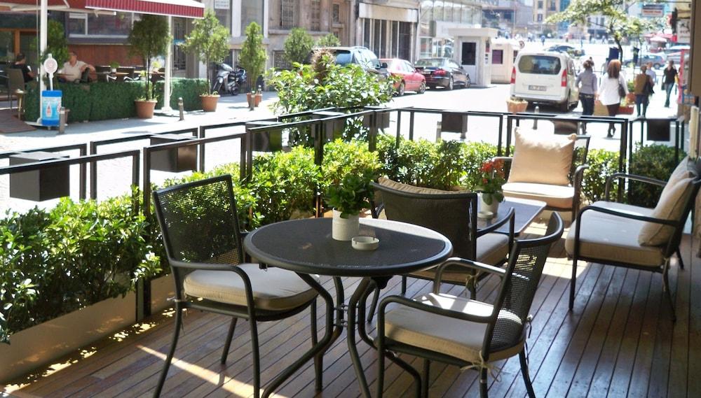 Four Points Flex By Sheraton Istanbul Taksim Square Exterior foto