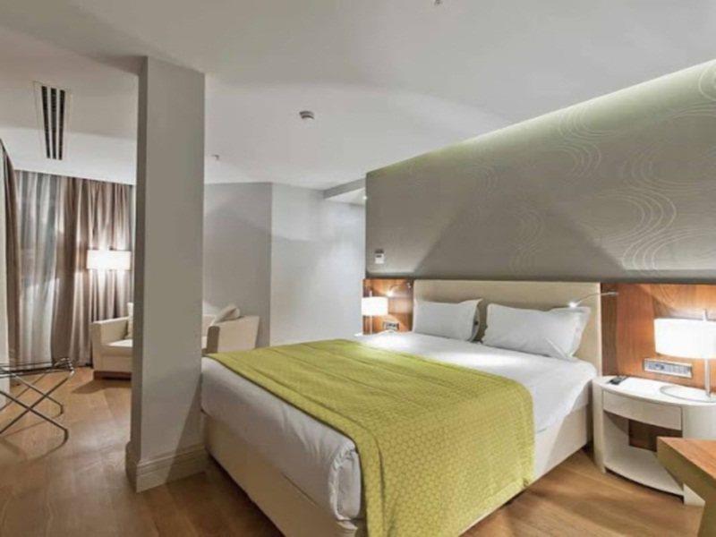 Four Points Flex By Sheraton Istanbul Taksim Square Exterior foto